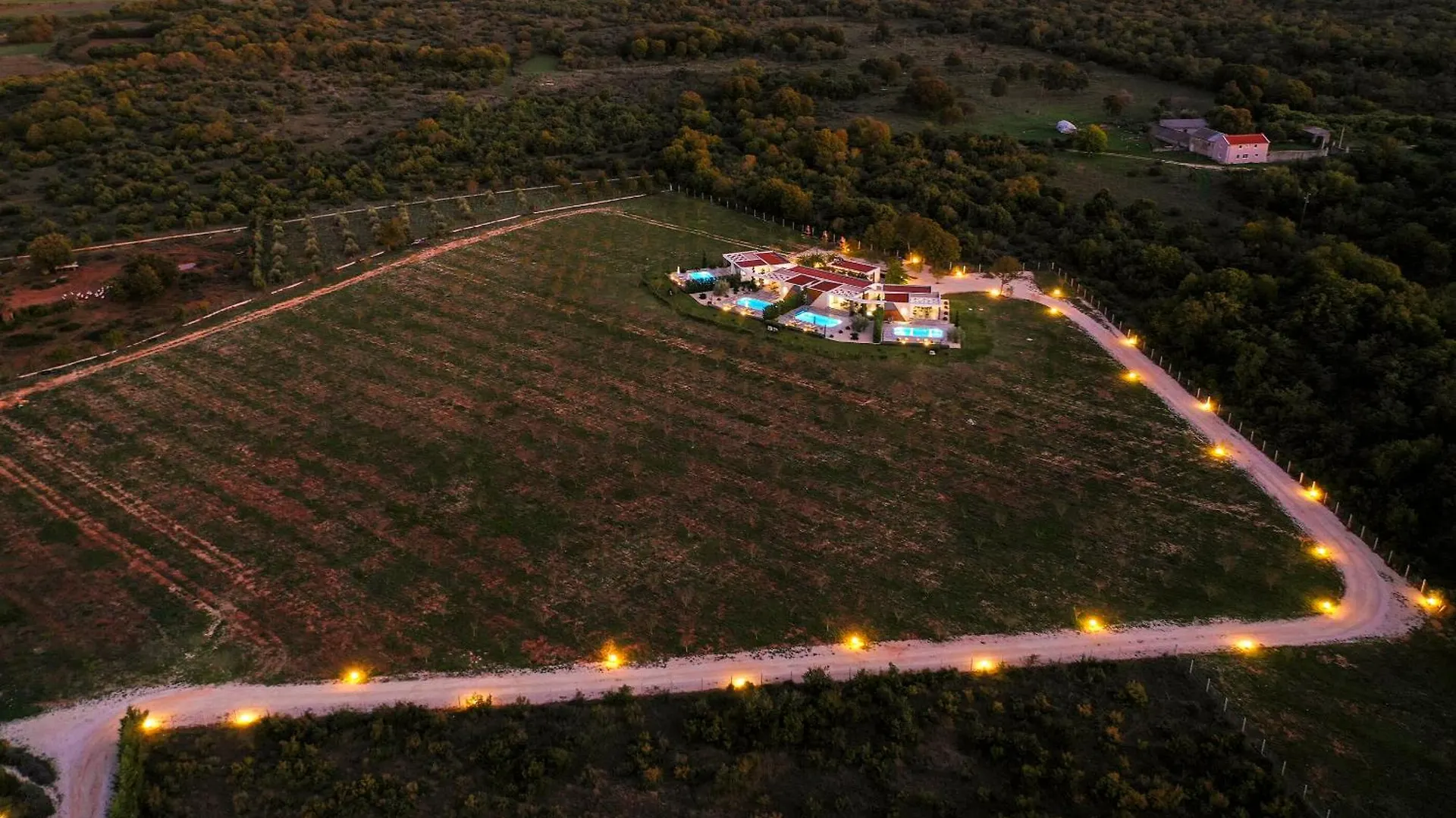 Villa Royal Green One Нин