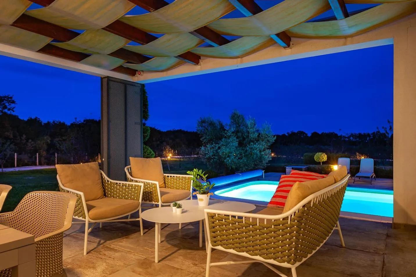 Villa Royal Green One Нин